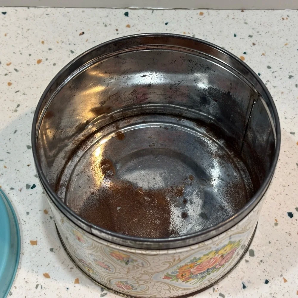 Vintage Floral Flower‎ Tin Container with Blue Lid